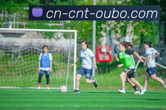 中国B队迎战英格兰强队挑战赛展现年轻球员风采与实力对决